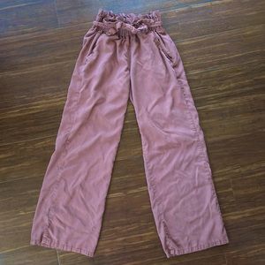 Cinched waist, tied pants